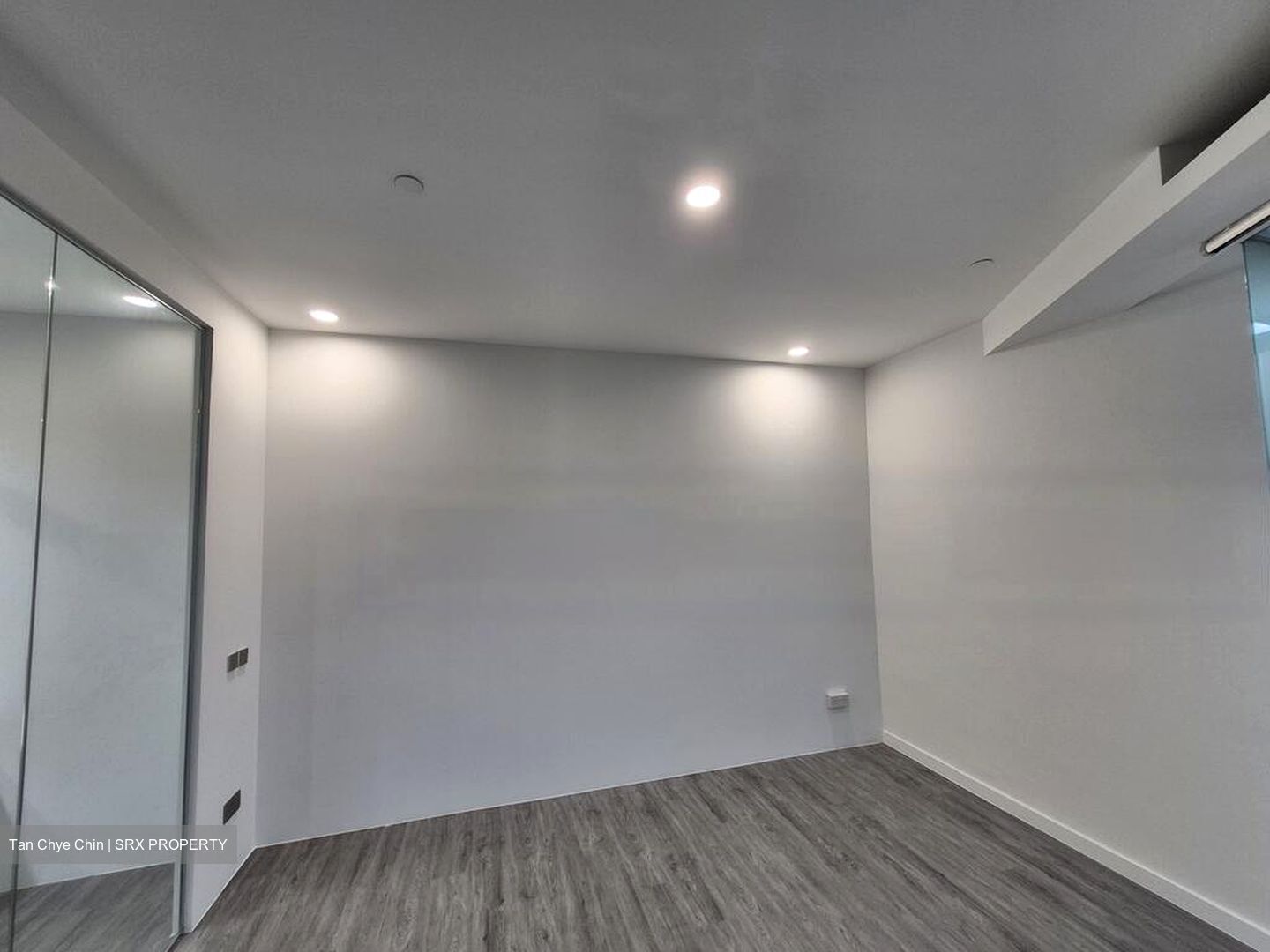 North Bridge Centre (D7), Office #479198781